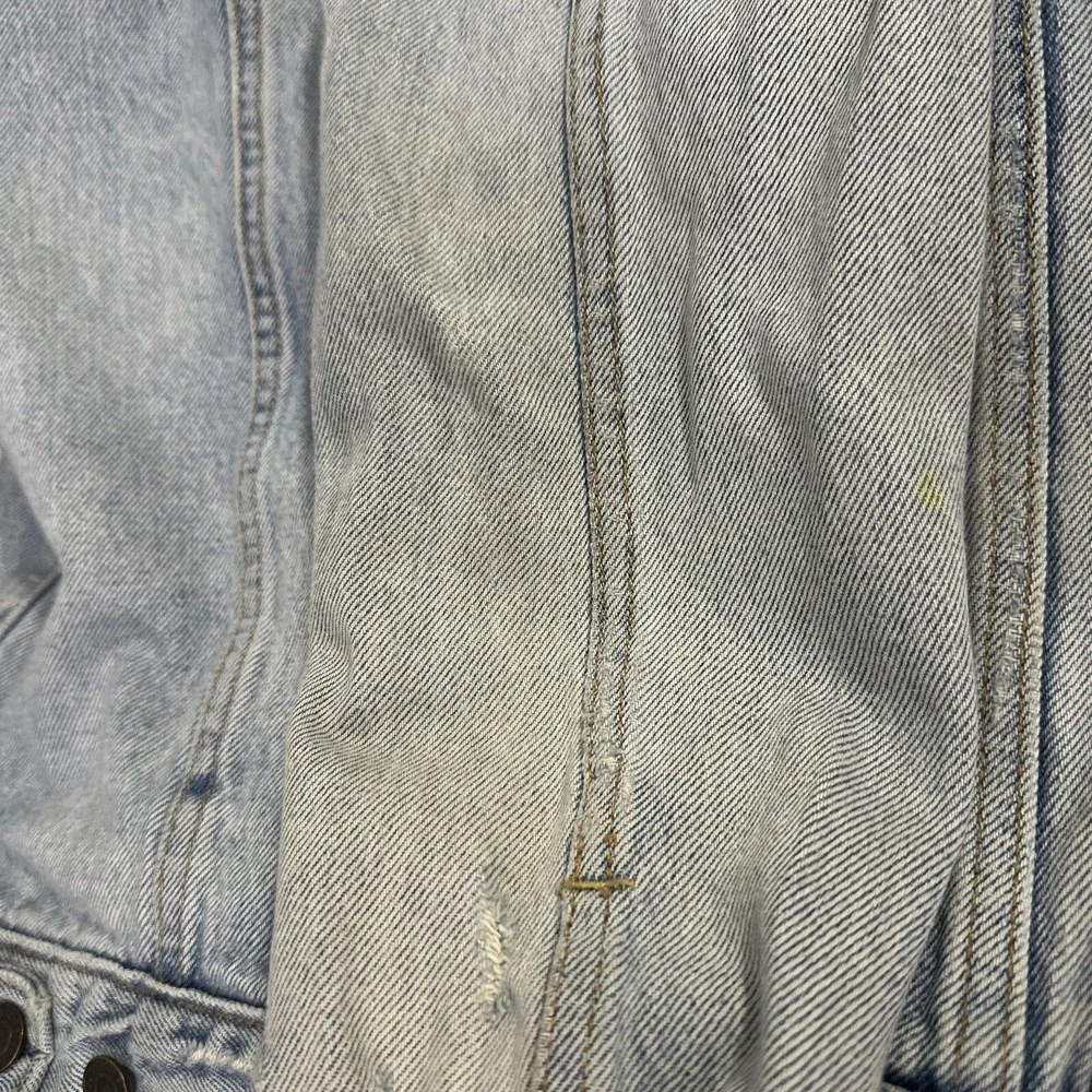 Men's Levi Strauss & Co. Button Up Jean Jacket Ripped Light‎ Wash Size Large
